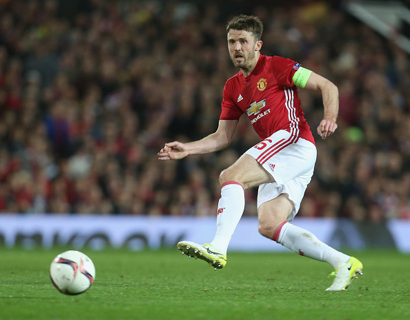 Michael-Carrick-hop-dong-1-nam 