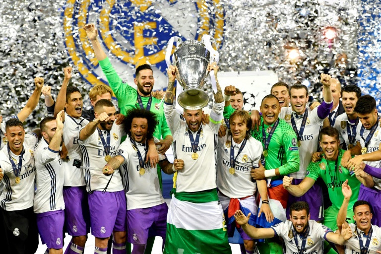 Vợ là miếng mồi chơi “ngon” của trận chung kết Champions League