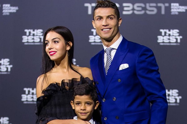 Cristiano Ronaldo ngôi sao đi lên bằng cố gắng không ngừng – P1