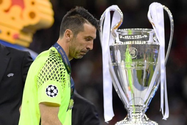 Hậu trường sân cỏ: Gianluigi Buffon hé lộ thời điểm giải nghệ