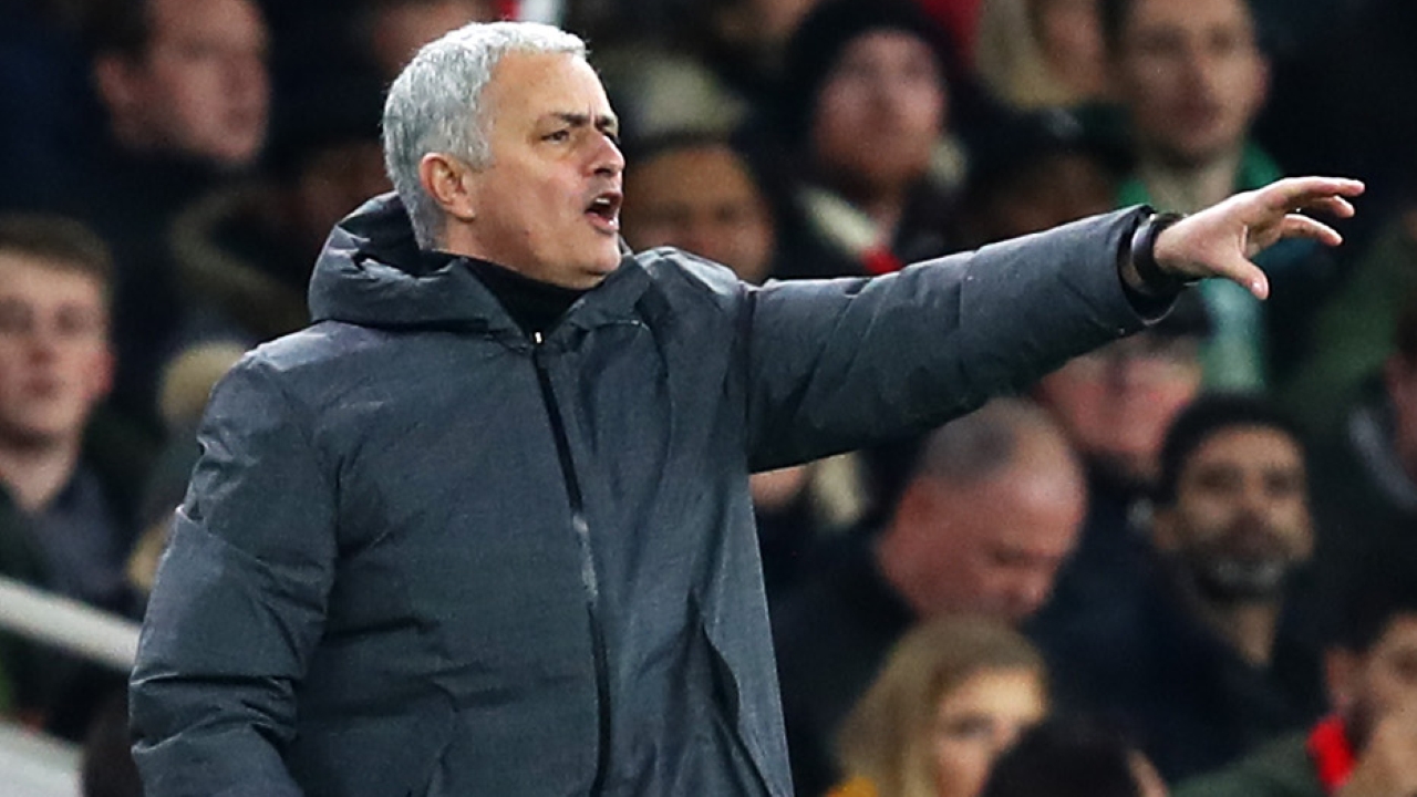 Mourinho cầu cứu tới Người Hâm Mộ