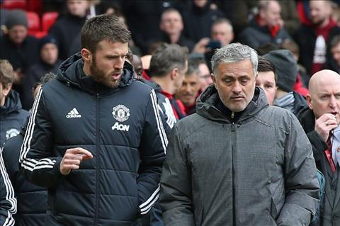 Carrick đề xuất người cho Mourinho