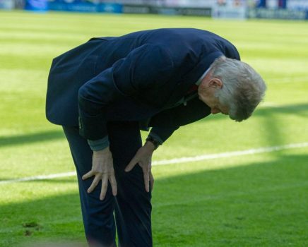 Khoảnh khắc cuối cùng của Wenger tại giải ngoại hạng