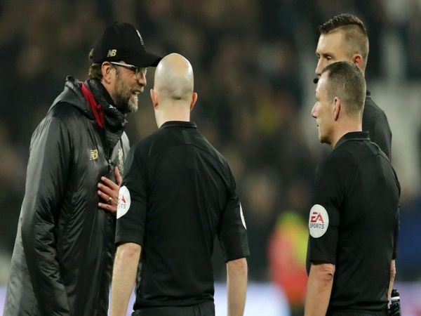 Bóng đá quốc tế trưa 20/12: Klopp hành động phản cảm với trọng tài