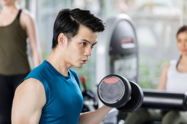 Hướng dẫn cách hít thở khi tập tạ chuẩn cho người mới